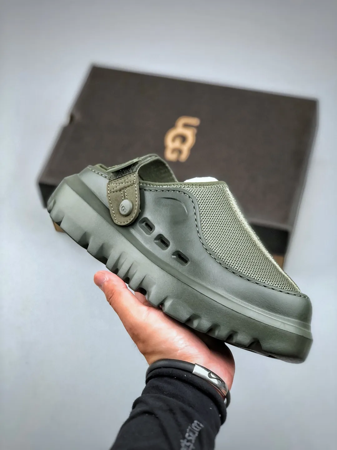 💰440 support store L/UGG summer new snow answer SKTA classic simple, comfortable and versatile, fashionable and casual, thick sole, comfortable, lightweight and breathable clog shoes, silent, wear-resistant and anti-wear. It is a vitality bomb in summer, full of youthful vitality, mesh material is breathable and light, super cool to wear in summer. Adjustable buckle design, convenient and considerate. The thick sole is non-slip and makes walking stable. Whether you are playing on the beach or strolling in the city streets, it can make you full of energy and become the center of attention ~ Size: 38-44